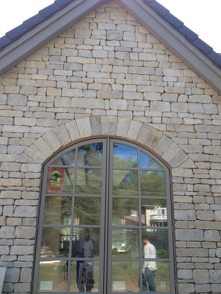 Natural stone veneer contractor near me